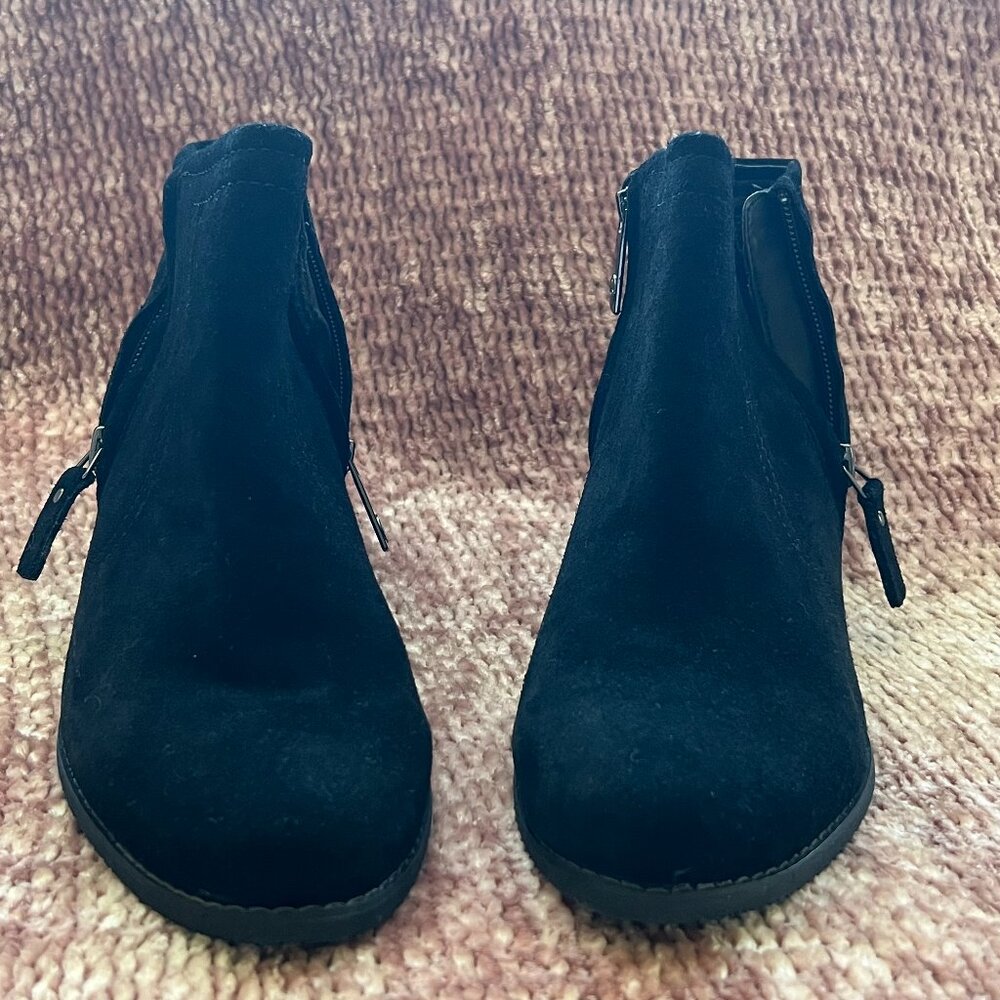 Blondo Waterproof Suede Black Ankle Boots with Zippers on each side Size 8.5